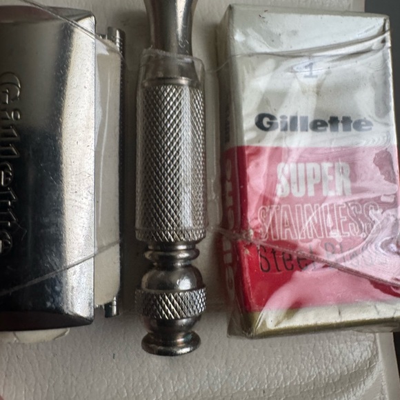 Gillette Vintage Razor Set with Case - Picture 6 of 9